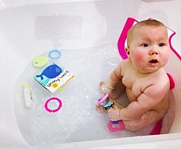 Baby Dam מקטין אמבטיה שהופך אמבט ביתי לאמבט תינוק דגם חדש PLUS - ורוד פסטל