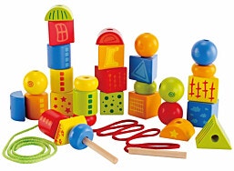 השחלת חרוזים מעץ על גבי שרוכים 32 חלקים
