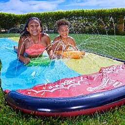 מגלשת מים זוגית 4.8 מטר Wave Rider עם חיבור לצינור גינה ו 2 גלשני בוגי