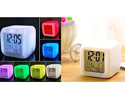 שעון מעורר QUBE משולב תאורת LED מחליפה צבעים