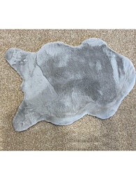 שטיח דגם פוליאסטר שאגי ANIMAL SHAPE בגוון אפור בהיר